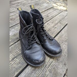 Dr. Martens, Size 5